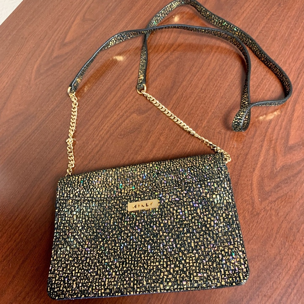 NEW!! Milly Blk/Gld Crsbdy w/ Gld Chain Strap